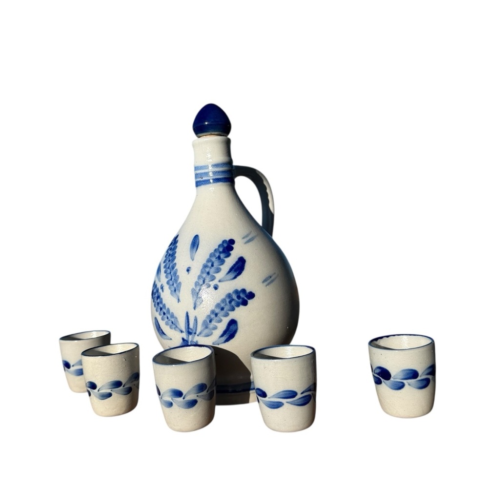 VINTAGE BLUE & WHITE STONEWARE DECANTER SET WITH FIVE CUPS - Picture 3 of 8